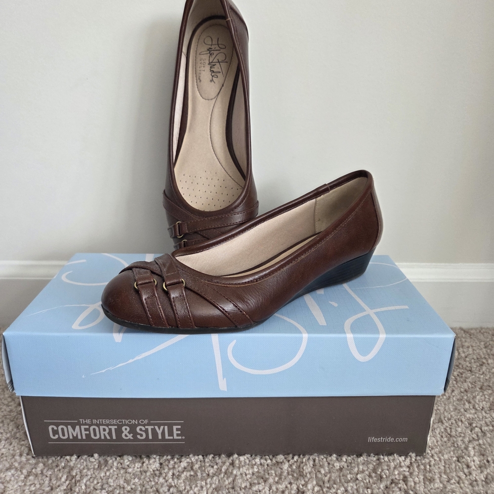 Life Stride Women's Brown Flats